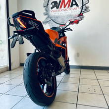 Cargar imagen en el visor de la galería, KTM 390 RC
