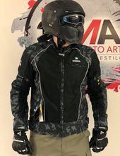 Cargar imagen en el visor de la galería, Chamarra Mesh Kohl Camo Negra
