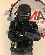 Cargar imagen en el visor de la galería, Chamarra Mesh Kohl Camo Negra
